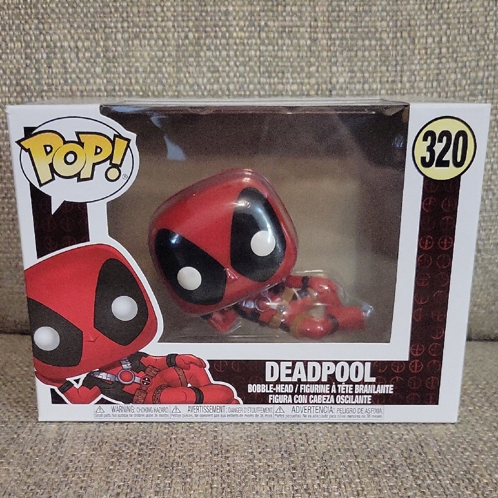 Funko Deadpool Bobble-Head in Red and Black